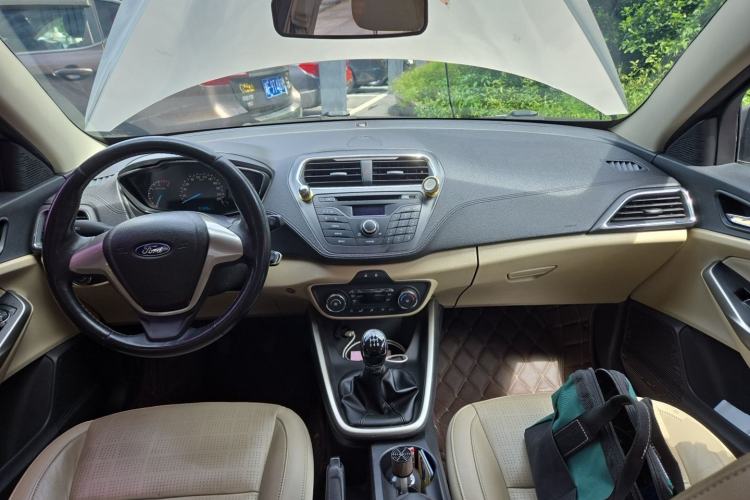 Used Ford Escort 2015 1.5L Manual Fashion Edition Center Console