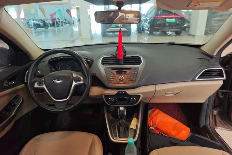 Used Ford Escort 2015 1.5L Automatic Fashion Model Center Console