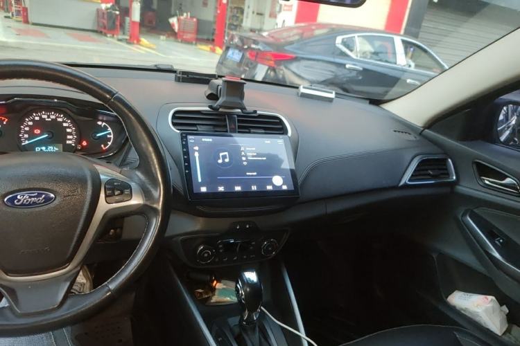 Used Ford Escort 2015 1.5L Automatic Fashion Model Center Console