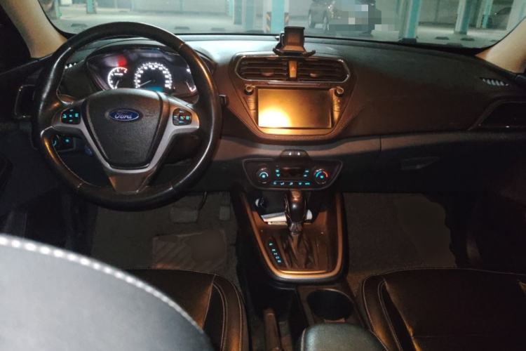 Used Ford Escort 2015 1.5L Automatic Fashion Model Center Console