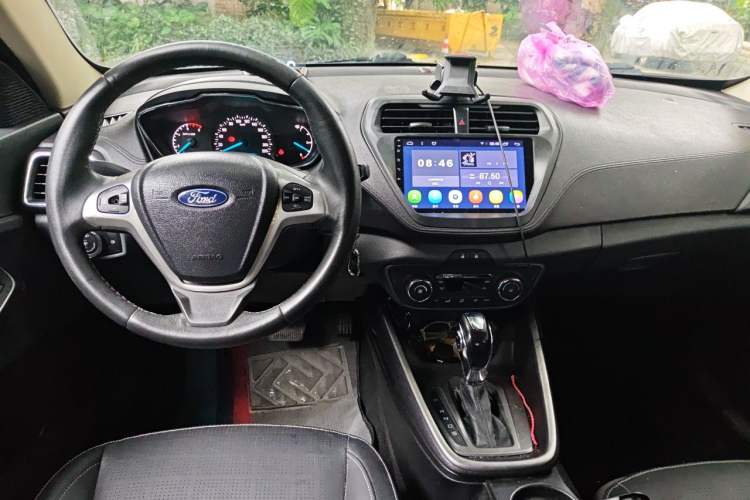 Used Ford Escort 2015 1.5L Automatic Fashion Model Center Console