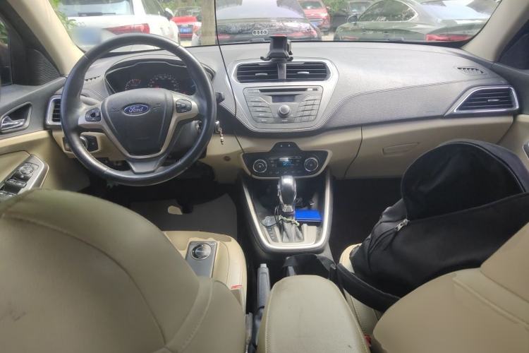 Used Ford Escort 2015 1.5L Automatic Fashion Model Center Console