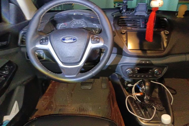 Used Ford Escort 2015 1.5L Automatic Fashion Model Center Console