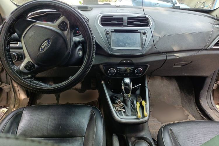 Used Ford Escort 2015 1.5L Automatic Fashion Model Center Console