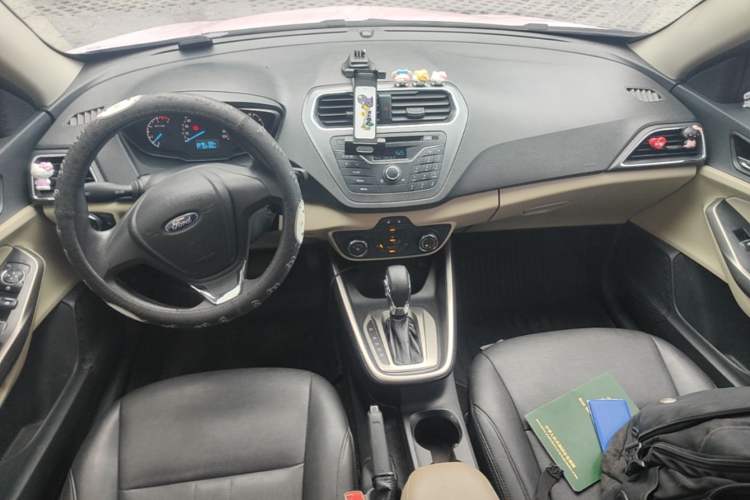 Used Ford Escort 2015 1.5L Automatic Comfort Edition Center Console