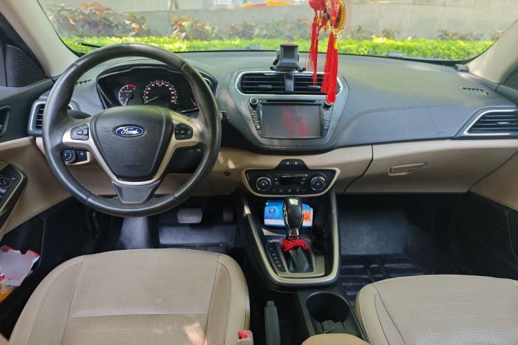 Used Ford Escort 2015 1.5L Automatic Fashion Model Center Console