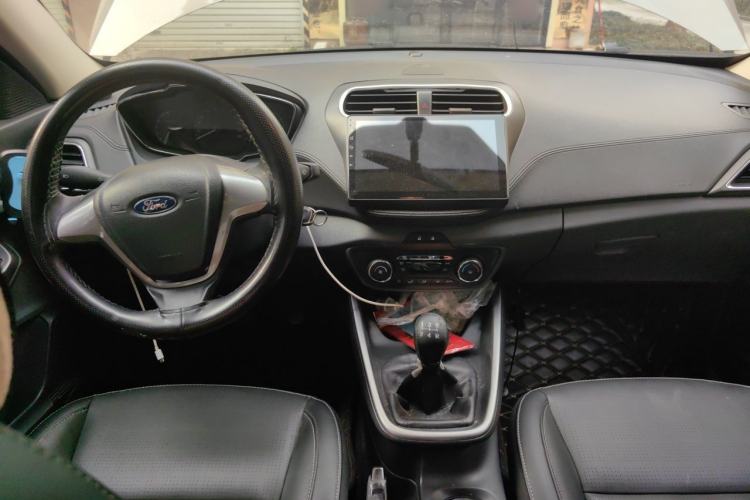Used Ford Escort 2015 1.5L Manual Fashion Edition Center Console
