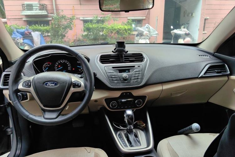 Used Ford Escort 2015 1.5L Automatic Fashion Model Center Console