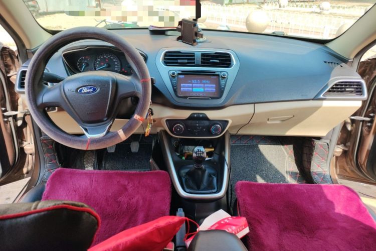 Used Ford Escort 2015 1.5L Manual Comfort Model Center Console