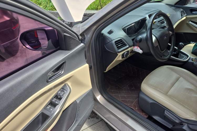 Used Ford Escort 2015 1.5L Manual Fashion Edition Driver Seat