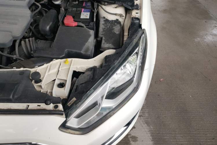 Used Ford Escort 2015 1.5L Automatic Fashion Model Engine Bay Left