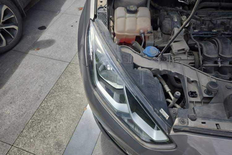 Used Ford Escort 2015 1.5L Manual Fashion Edition Engine Bay Right