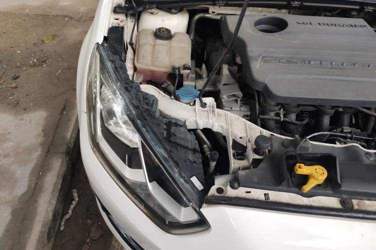 Used Ford Escort 2015 1.5L Automatic Fashion Model Engine Bay Right