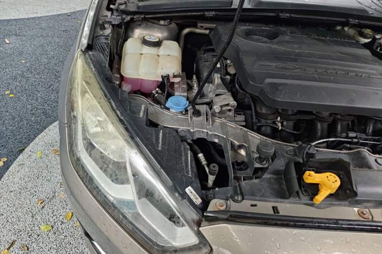 Used Ford Escort 2015 1.5L Automatic Fashion Model Engine Bay Right