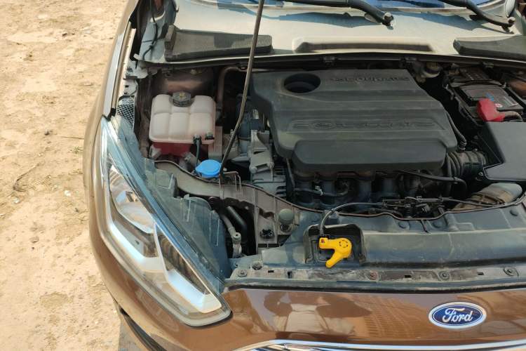 Used Ford Escort 2015 1.5L Manual Comfort Model Engine Bay Right