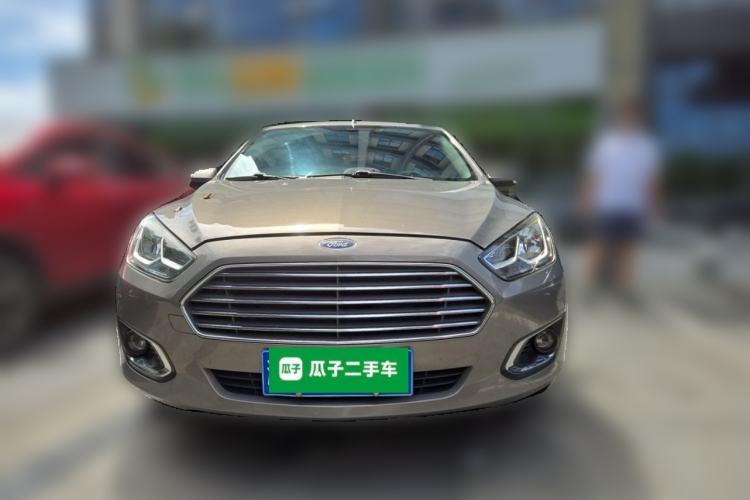 Used Ford Escort 2015 1.5L Manual Fashion Edition Front