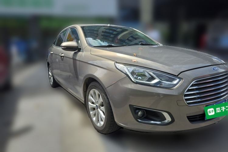 Used Ford Escort 2015 1.5L Manual Fashion Edition Front Right 45 Deg