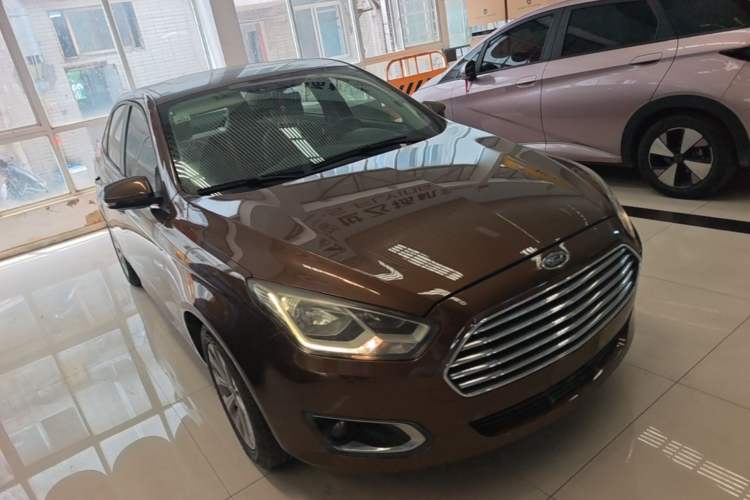 Used Ford Escort 2015 1.5L Automatic Fashion Model Front Right 45 Deg