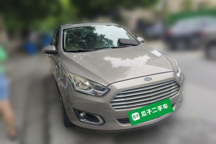 Used Ford Escort 2015 1.5L Automatic Fashion Model Front Right 45 Deg