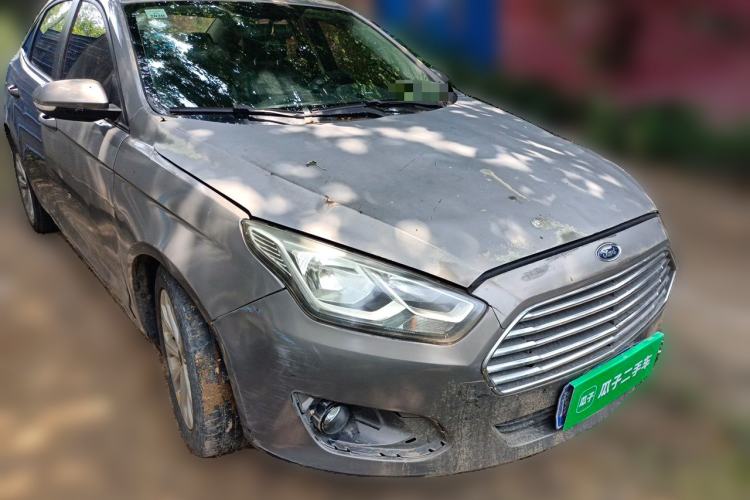 Used Ford Escort 2015 1.5L Automatic Fashion Model Front Right 45 Deg