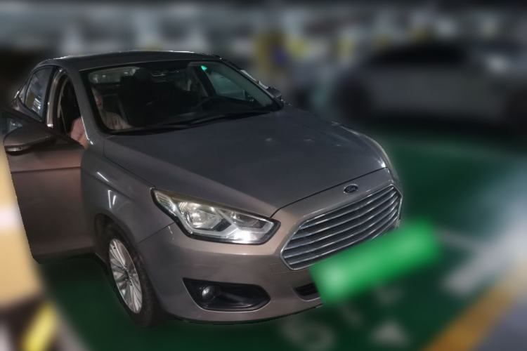 Used Ford Escort 2015 1.5L Automatic Comfort Edition Front Right 45 Deg