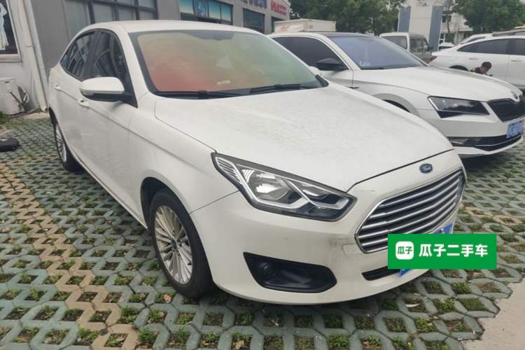 Used Ford Escort 2015 1.5L Automatic Comfort Edition Front Right 45 Deg
