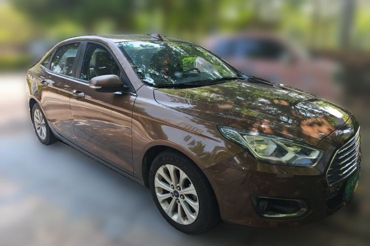 Used Ford Escort 2015 1.5L Automatic Fashion Model Front Right 45 Deg