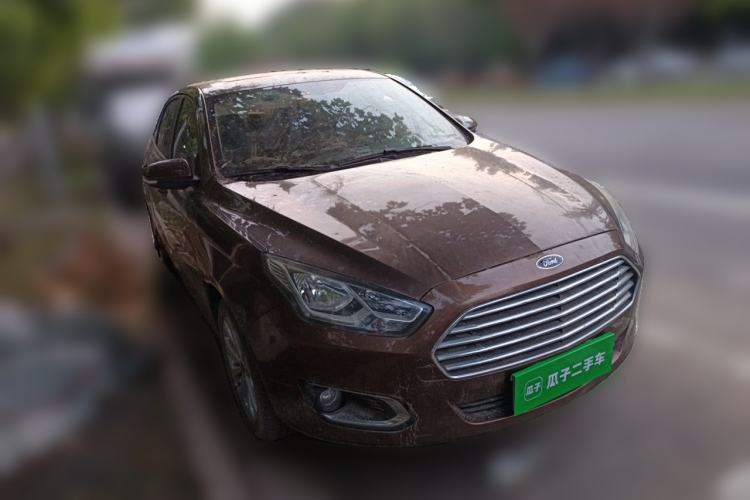 Used Ford Escort 2015 1.5L Automatic Fashion Model Front Right 45 Deg