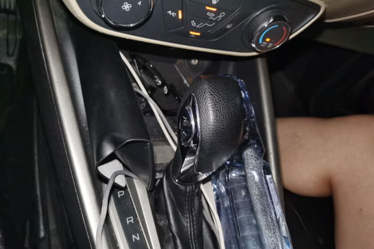 Used Ford Escort 2015 1.5L Automatic Comfort Edition Gear Lever