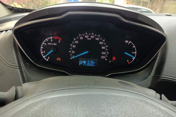 Used Ford Escort 2015 1.5L Automatic Fashion Model Instrument Cluster