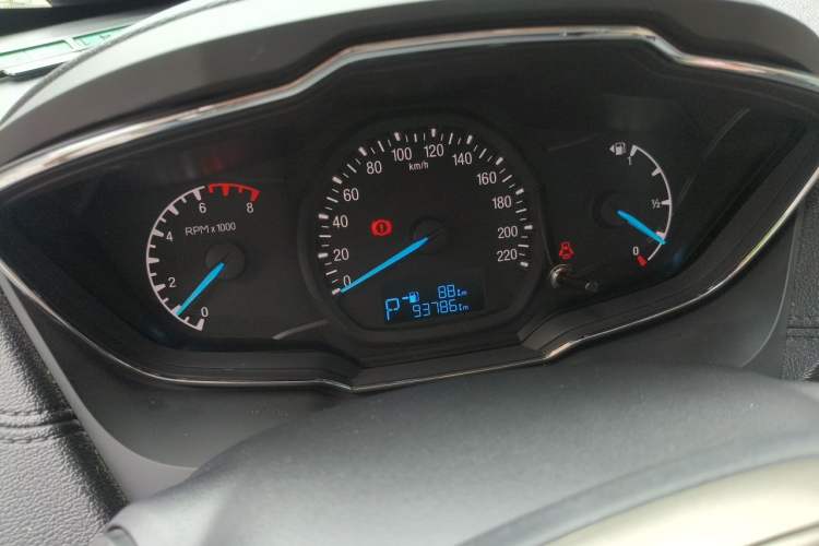 Used Ford Escort 2015 1.5L Automatic Fashion Model Odometer Close Up
