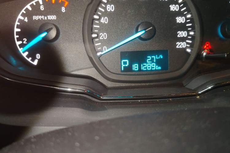 Used Ford Escort 2015 1.5L Automatic Fashion Model Odometer Close Up