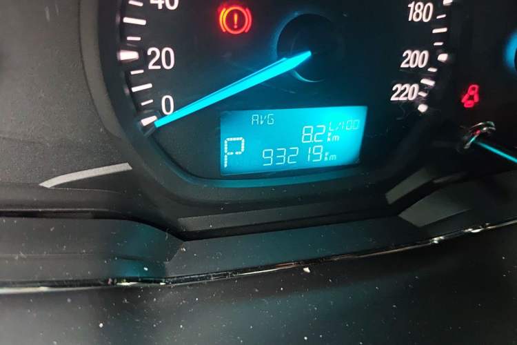 Used Ford Escort 2015 1.5L Automatic Fashion Model Odometer Close Up