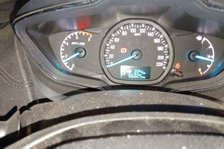 Used Ford Escort 2015 1.5L Automatic Fashion Model Odometer Close Up