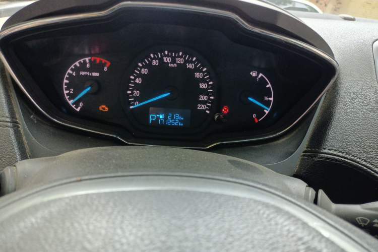 Used Ford Escort 2015 1.5L Automatic Fashion Model Odometer Close Up