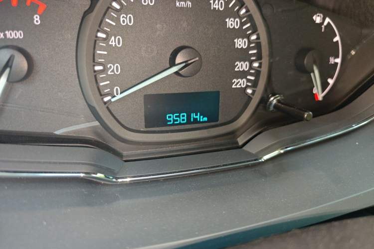 Used Ford Escort 2015 1.5L Automatic Fashion Model Odometer Close Up