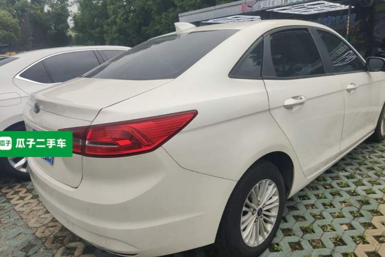 Used Ford Escort 2015 1.5L Automatic Comfort Edition Rear Right 45 Deg