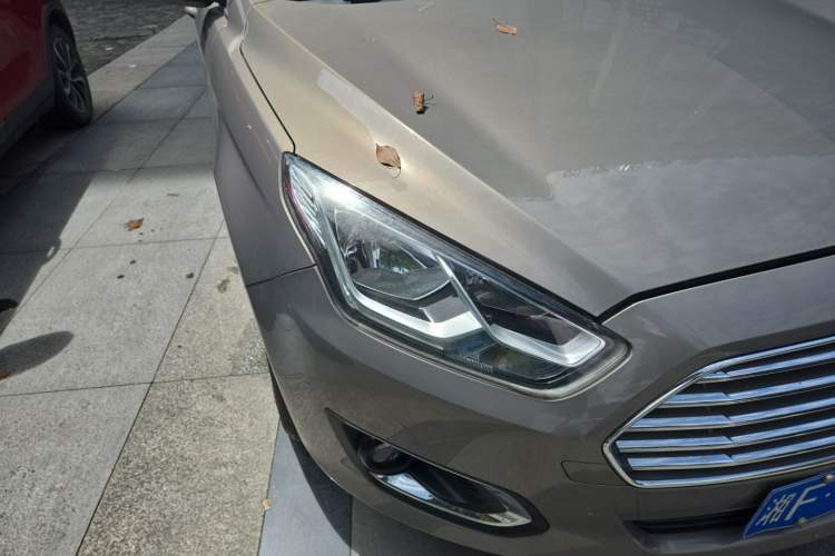 Used Ford Escort 2015 1.5L Manual Fashion Edition Right Front Headlight