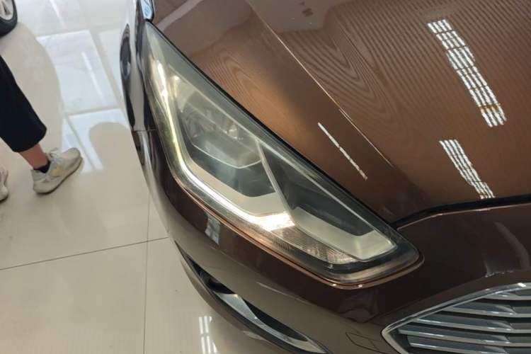 Used Ford Escort 2015 1.5L Automatic Fashion Model Right Front Headlight