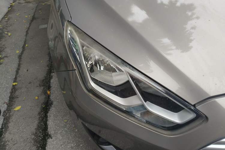 Used Ford Escort 2015 1.5L Automatic Fashion Model Right Front Headlight