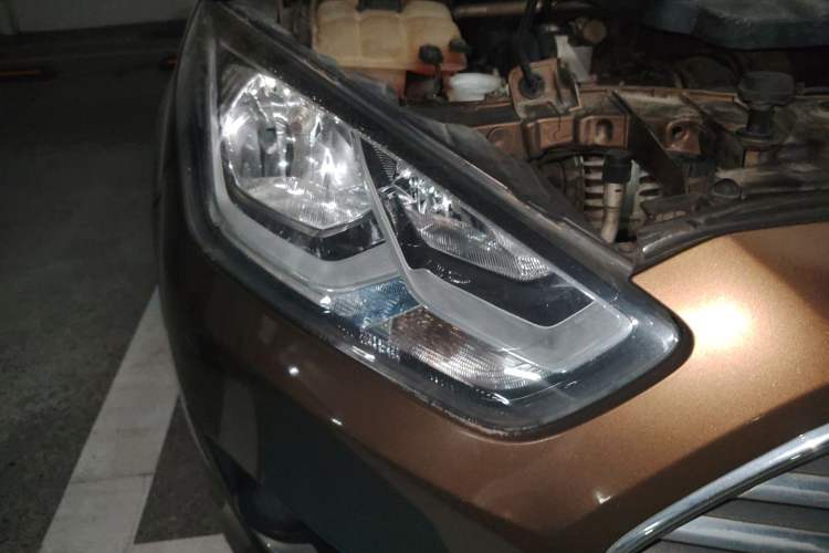 Used Ford Escort 2015 1.5L Automatic Fashion Model Right Front Headlight