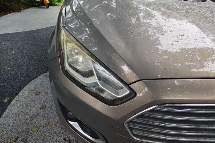 Used Ford Escort 2015 1.5L Automatic Fashion Model Right Front Headlight