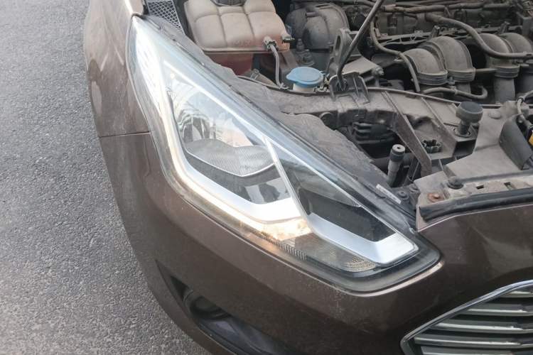 Used Ford Escort 2015 1.5L Automatic Comfort Edition Right Front Headlight