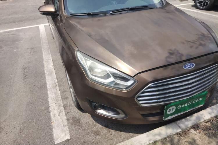 Used Ford Escort 2015 1.5L Automatic Fashion Model Right Front Headlight