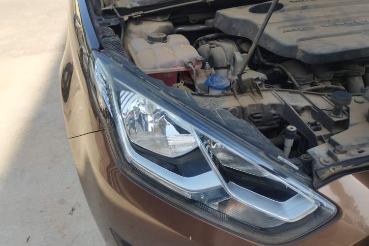 Used Ford Escort 2015 1.5L Manual Comfort Model Right Front Headlight