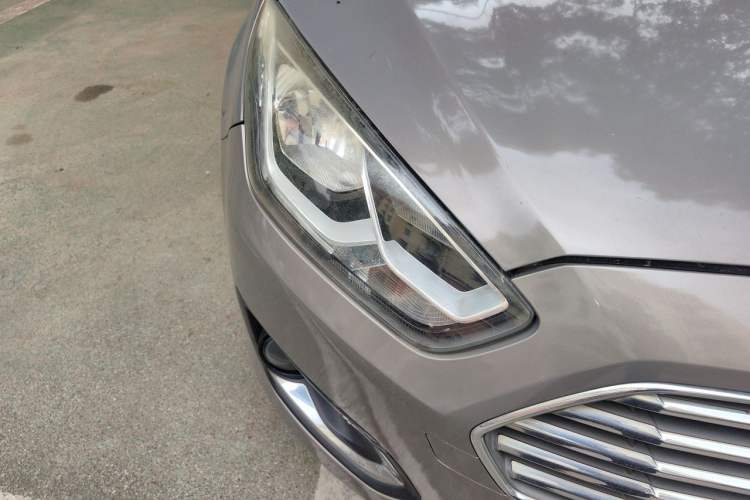Used Ford Escort 2015 1.5L Automatic Fashion Model Right Front Headlight