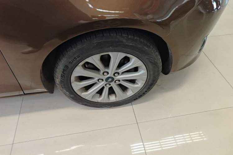 Used Ford Escort 2015 1.5L Automatic Fashion Model Right Front Wheel Hub