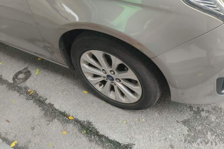 Used Ford Escort 2015 1.5L Automatic Fashion Model Right Front Wheel Hub