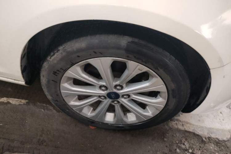 Used Ford Escort 2015 1.5L Automatic Fashion Model Right Front Wheel Hub