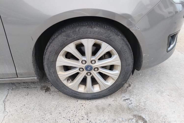 Used Ford Escort 2015 1.5L Automatic Fashion Model Right Front Wheel Hub